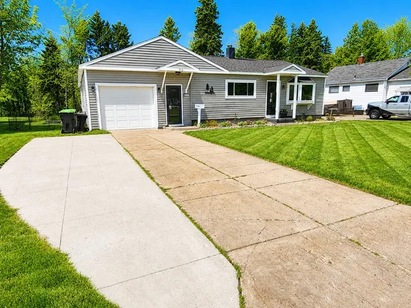 416 Emmett St, Sault Sainte Marie, MI 49783