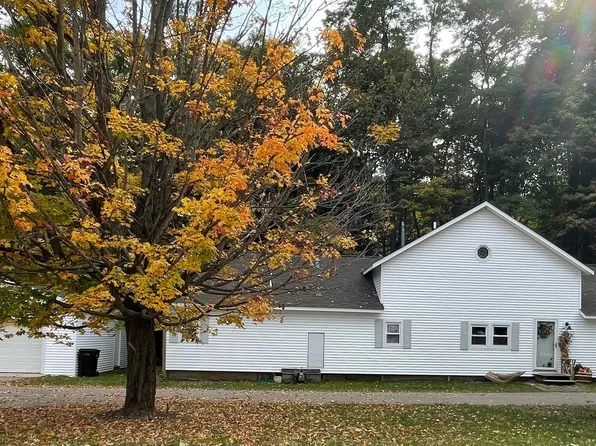 299 13th St, Plainwell, MI 49080
