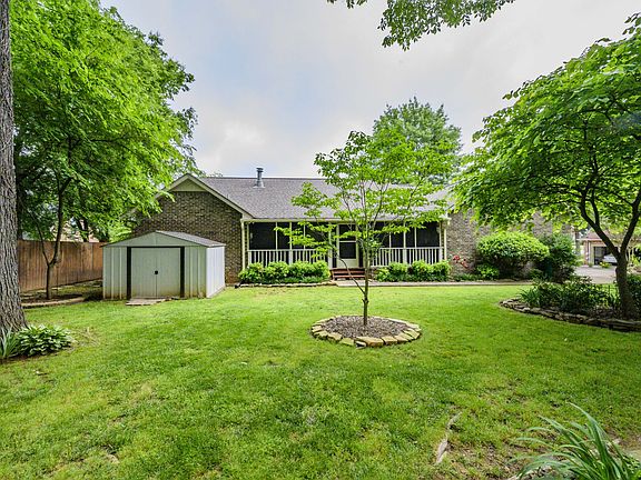 4th image of 414 Adeline Dr