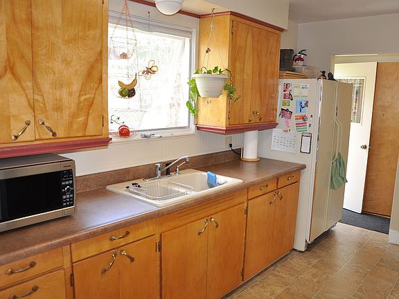 3rd image of 2619 S Hills Dr