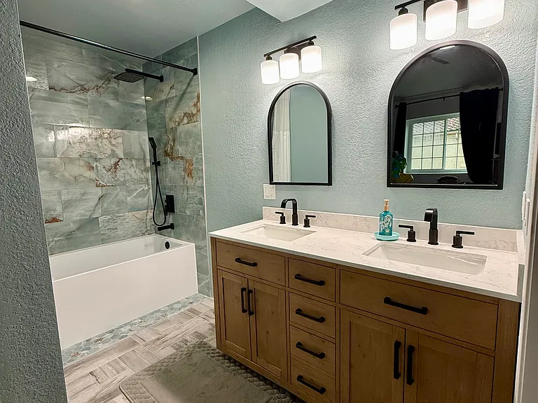 Newly remodeled primary bath __