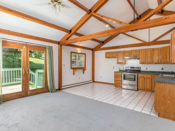 100 Grant St, Gardner, MA 01440