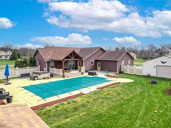 4th image of 10380 Red Rose Dr