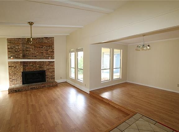 4th image of 2713 E Park Blvd