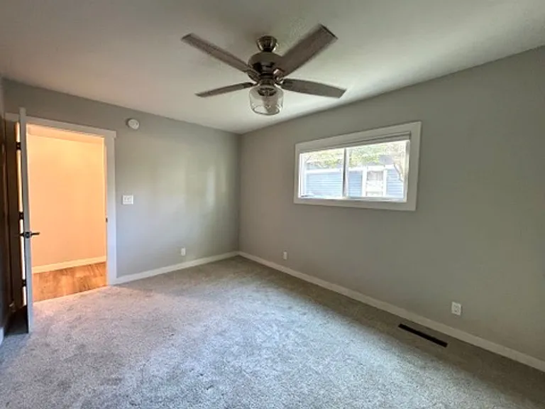 302 S Anderson St — Photo 9