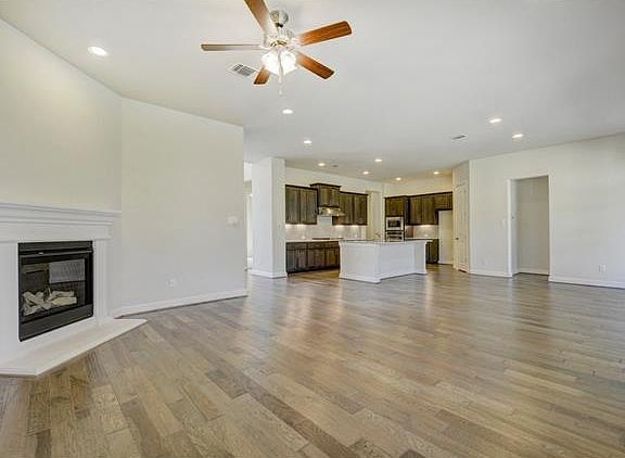 4th image of 212 Vista Village Cv