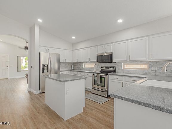 3rd image of 7221 W BLACKHAWK Drive