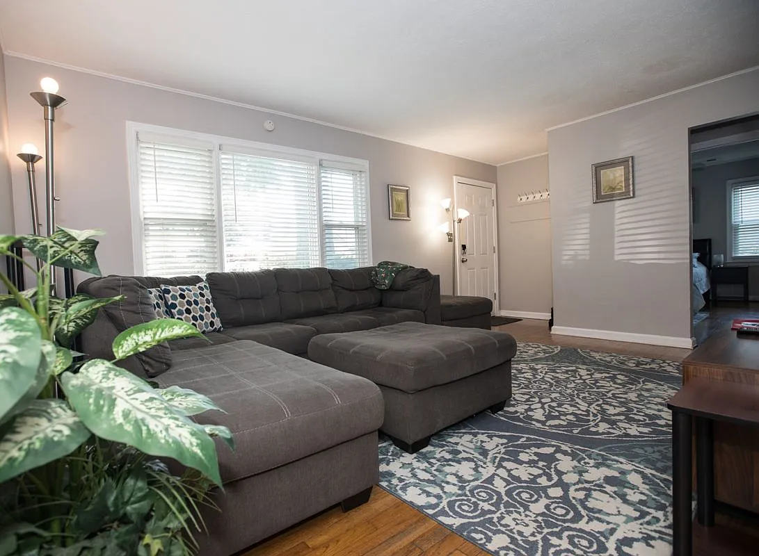 2 bed, 1.0 bath, 768 sqft, $3,203 — Photo 3