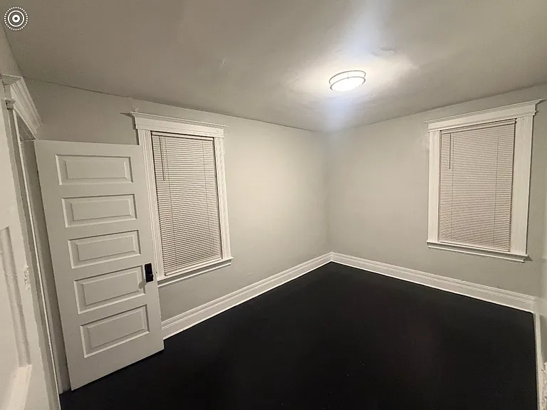 2224 Helen St — Photo 11