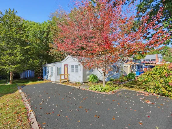 116 Lakeshore Dr, Blackstone, MA 01504