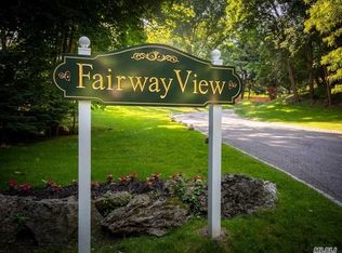 33 Cedar Ln N, Glen Head, NY 11545