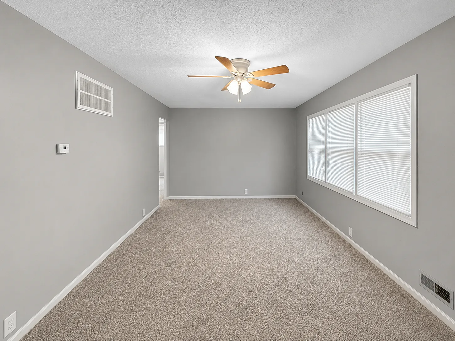 4 bedroom Home Accepting Vouchers Call NOW! — Photo 4