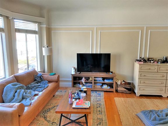 2nd image of 550 Lake St #203
