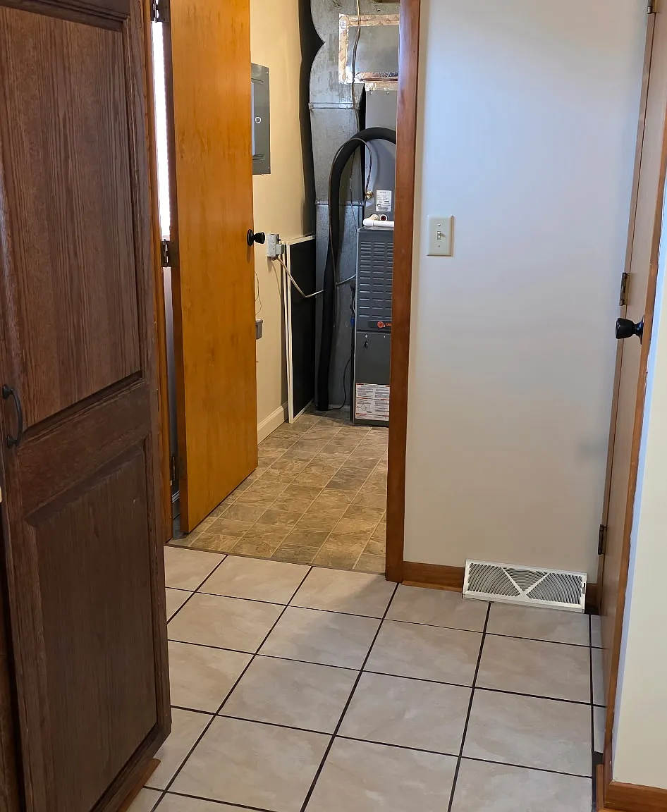 2 bed, 1.5 bath, 1300 sqft, $975 — Photo 2