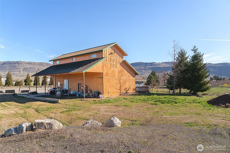 4th image of 980 S Webb Place
