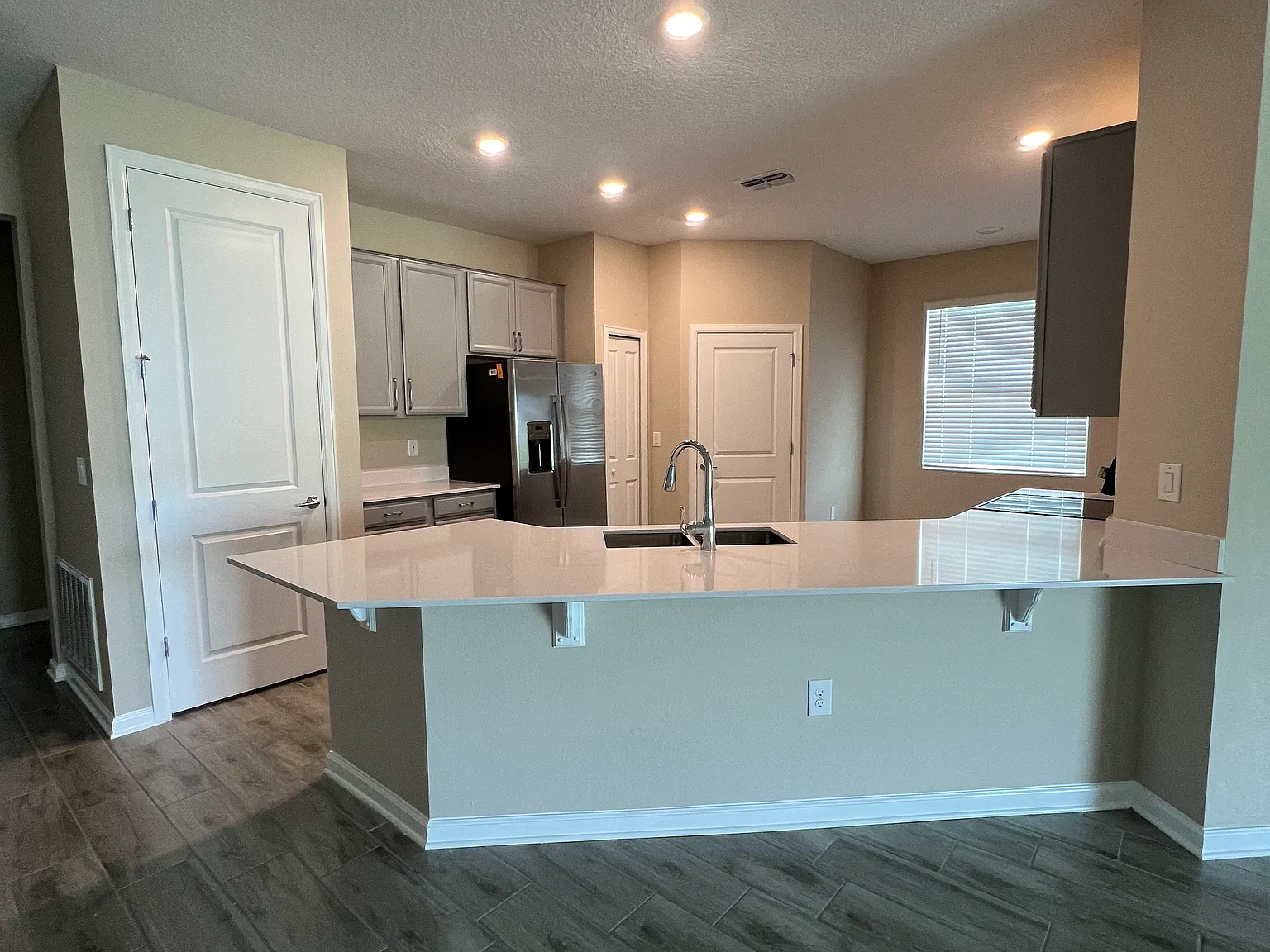 3 bed, 1700 sqft, $2,195 — Photo 2