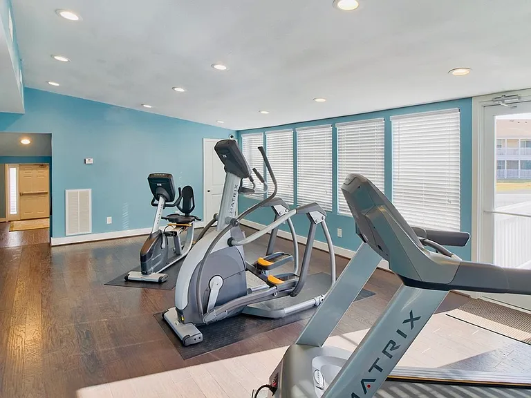 Aspen Apartments — Photo 16