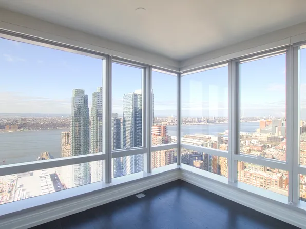 555 10th Avenue image 5 of 21