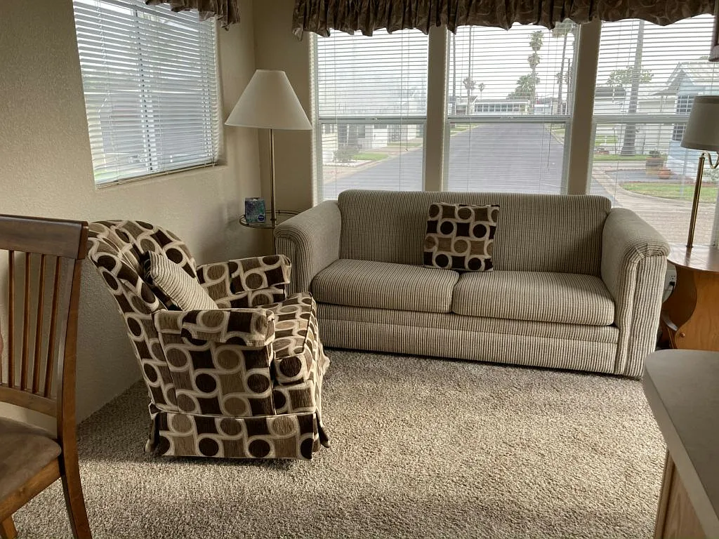 1 bed, 1.0 bath, 385 sqft, $1,200 — Photo 1