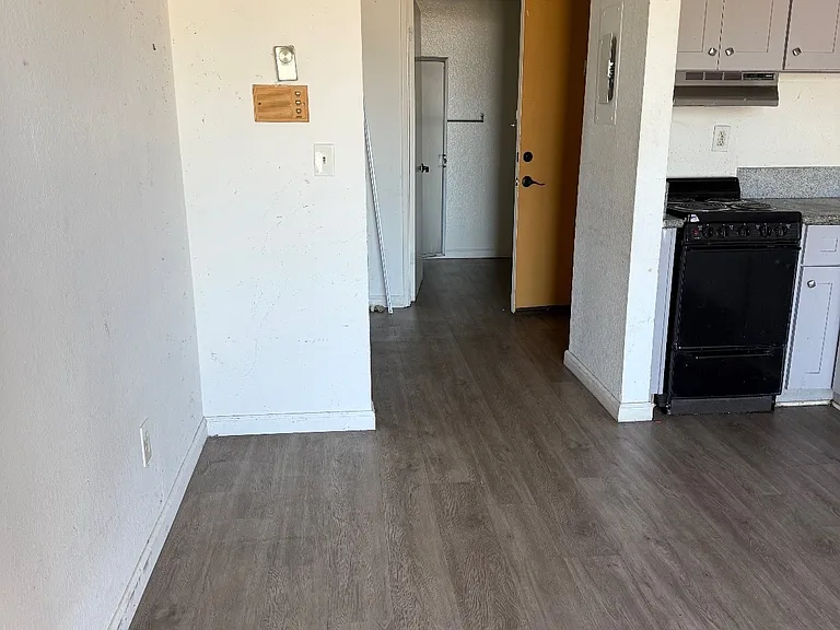 1615 S Pacific Ave — Photo 5