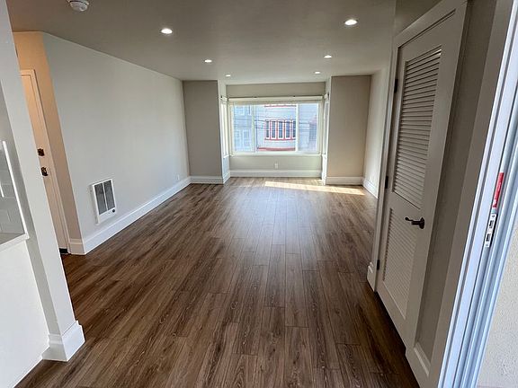 5th image of 2120 Jones St APT 3