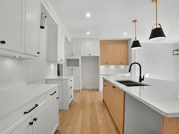 5th image of 204 Falcon Dr