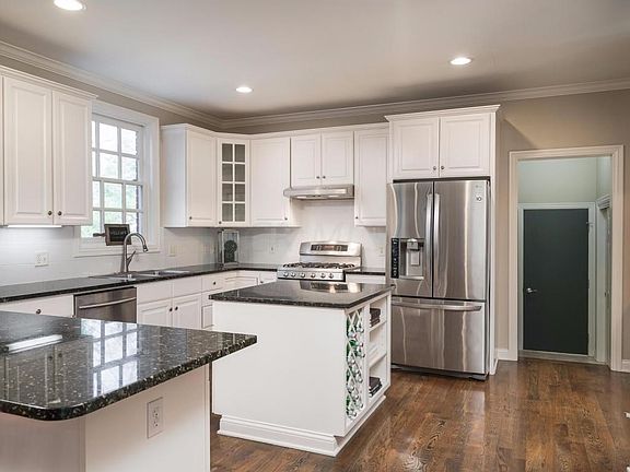 2nd image of 7722 Leverett Park