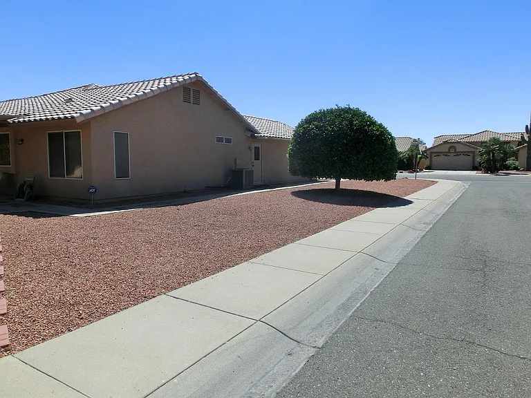 8646 W Rockwood Dr — Photo 3