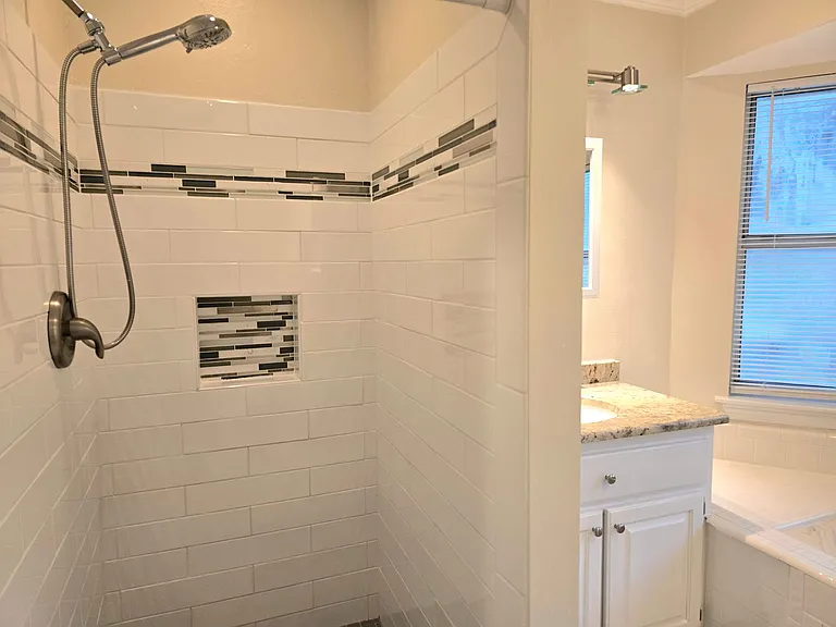 10017 Foxrun Rd — Photo 10