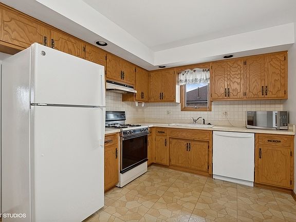 4th image of 15417 S 73rd Ave