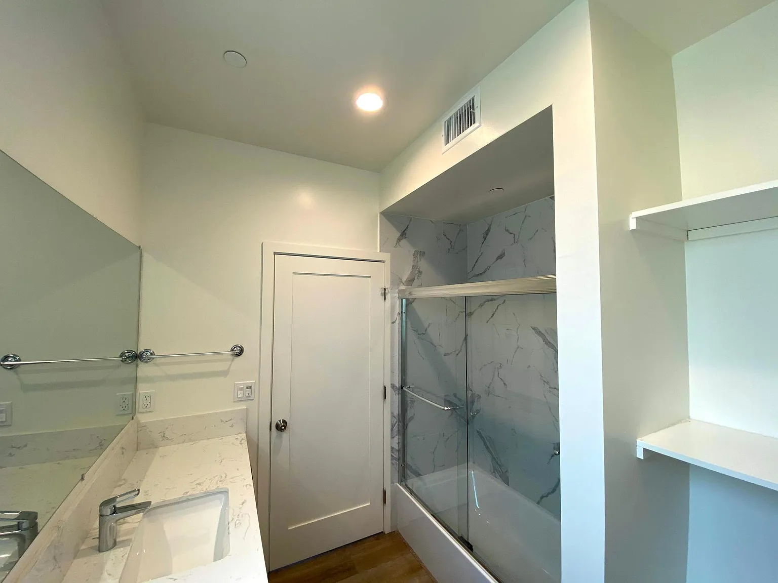 3 bed, 2.5 bath, 2200 sqft, $4,250 — Photo 2