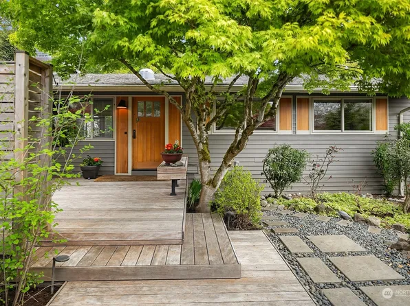 1204 S 256th Place, Des Moines, WA 98198