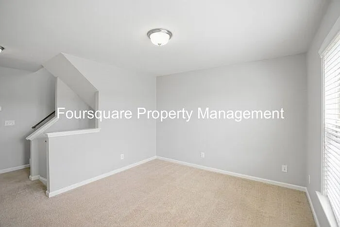 100 Cabot Dr — Photo 20