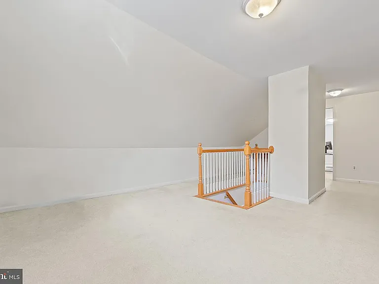 9407 Singleton Dr — Photo 16