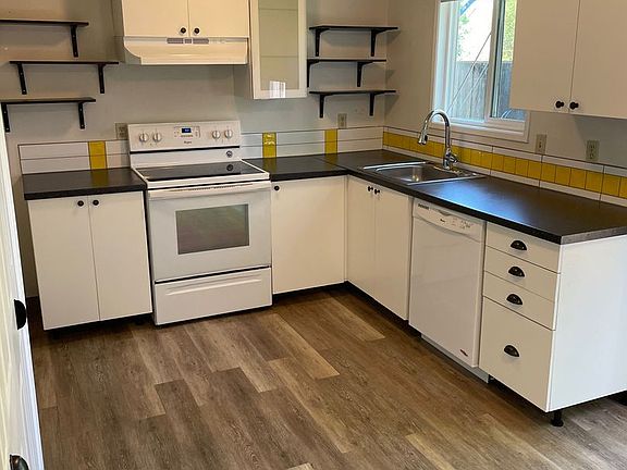 2nd image of 6911 SE Mitchell St #2B-1BA-750SQFT