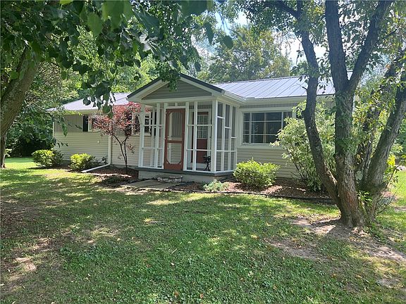 3rd image of 55 Evergreen Rd W