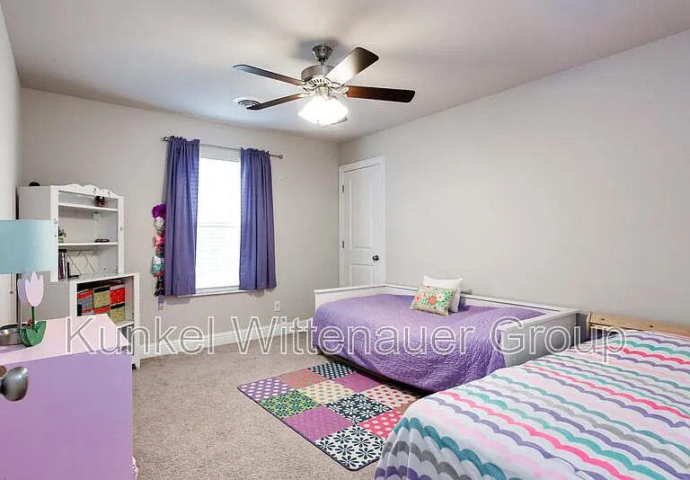 2724 Ambridge Dr — Photo 33