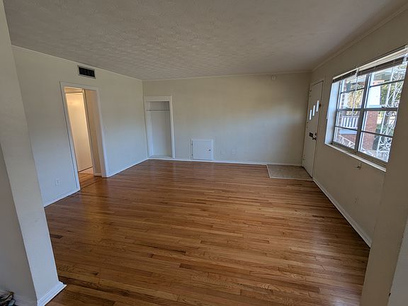 5th image of 2050 College St