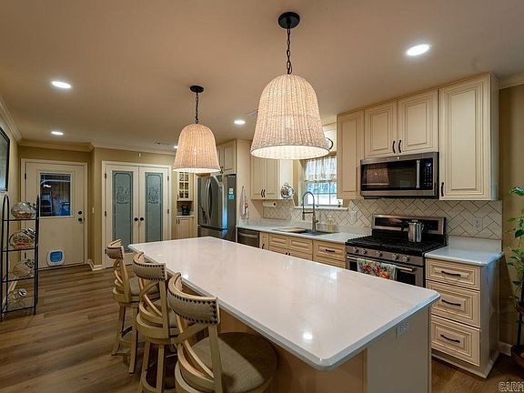 3rd image of 205 Club House Rd