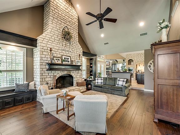 4th image of 3325 Creek Rd