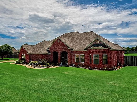 5th image of 3188 Castle Creek Dr