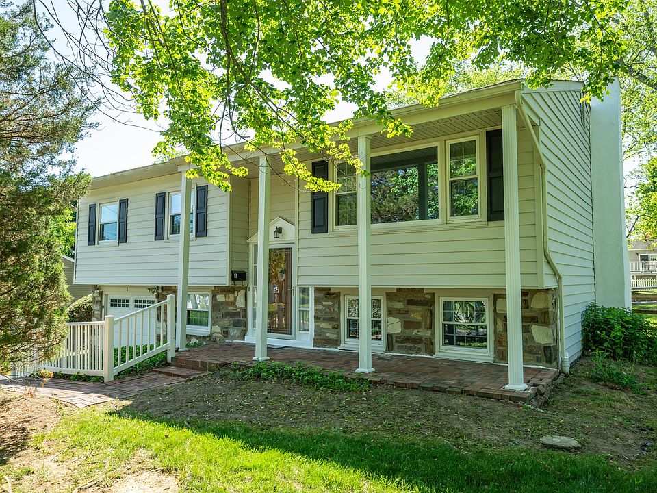 1st image of 8 Pleasant Ave