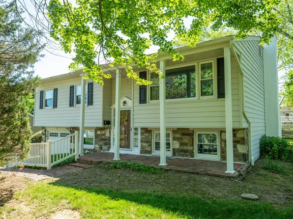 8 Pleasant Ave, Chalfont, PA 18914