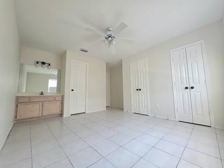 1804 Oasis Ave — Photo 5