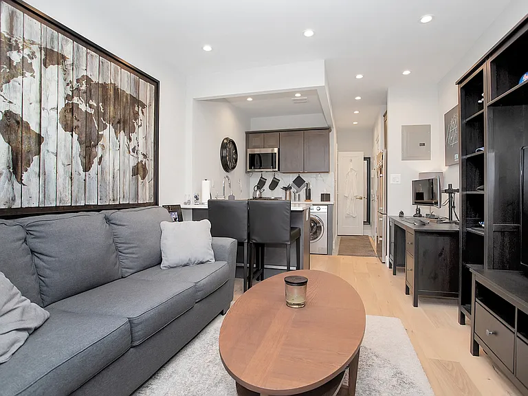 223 E 74th St #3D — Photo 2