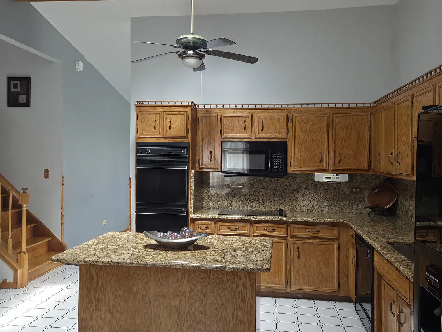 3 bed, 2.5 bath, 1561 sqft, $2,800 — Photo 2