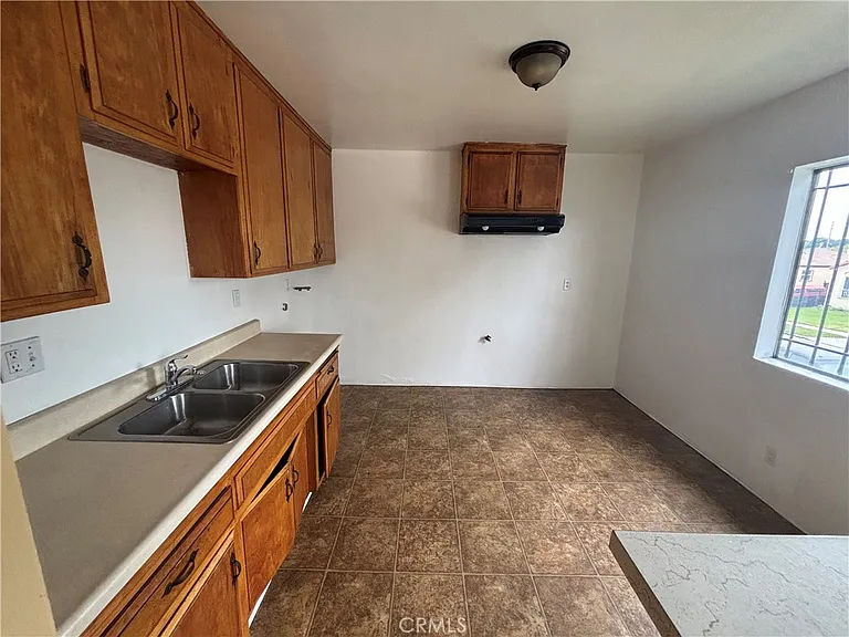8868 S Wall St — Photo 4