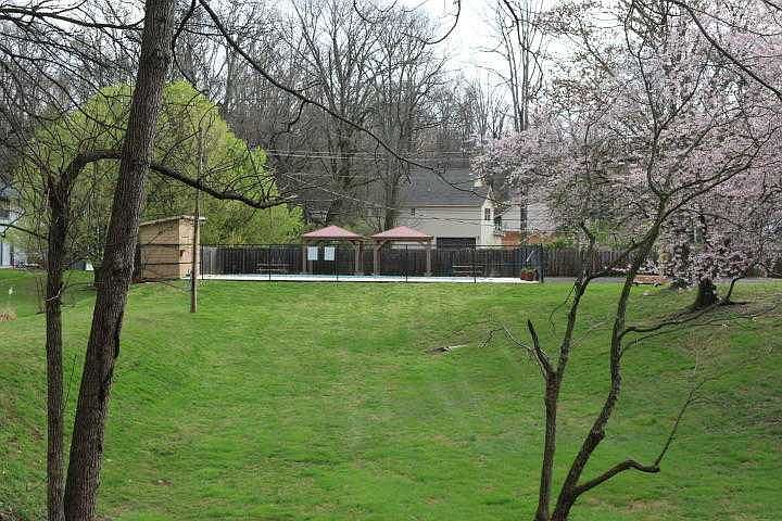 2nd image of 102 Lansdowne Dr