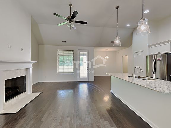 3rd image of 5462 Stonecrest Dr