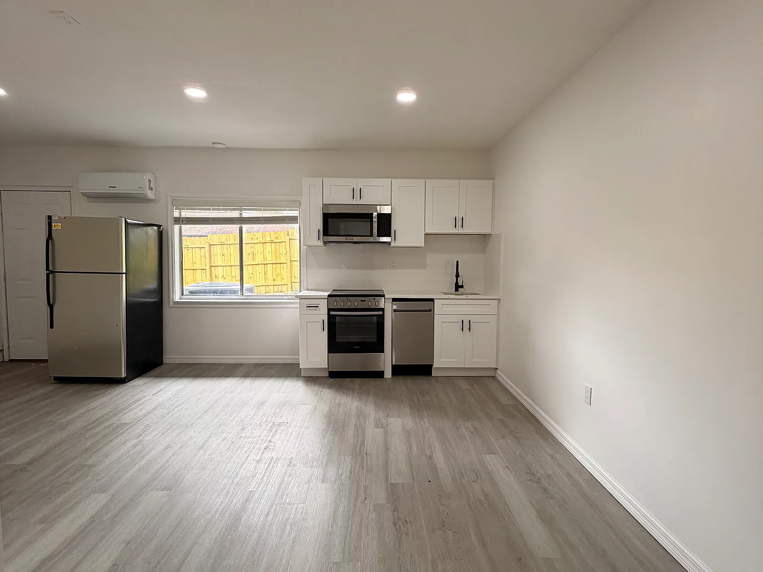 Studio, 321 sqft, $1,500 — Photo 3